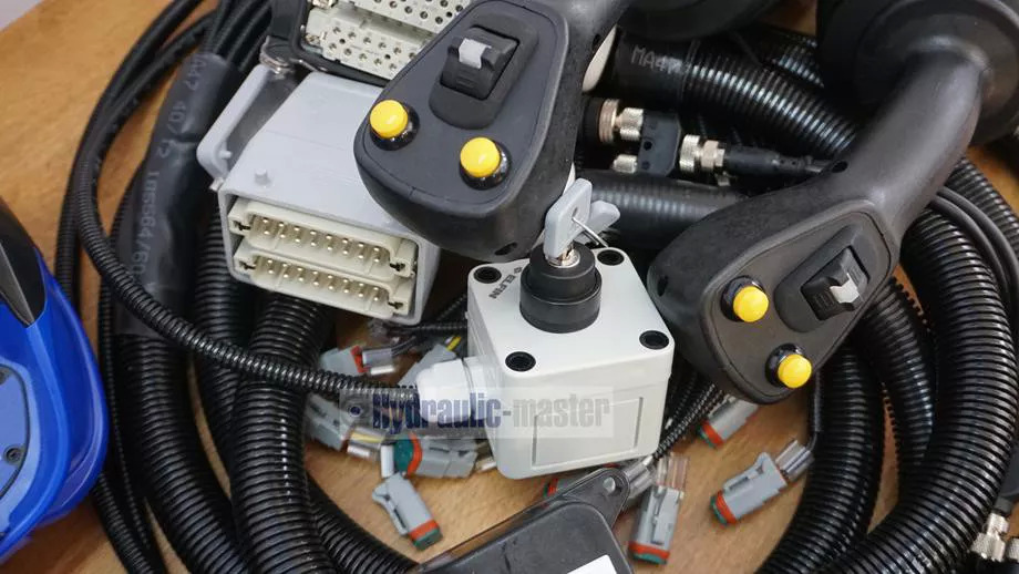 Metsandusseadmed CanBus 2 joysticks with radio control Scanreco G3 12 V Forest crane for Palms Farma BMF KTS: pilt 9 Metsandusseadmed CanBus 2 joysticks with radio control Scanreco G3 12 V Forest crane for Palms Farma BMF KTS: pilt 9