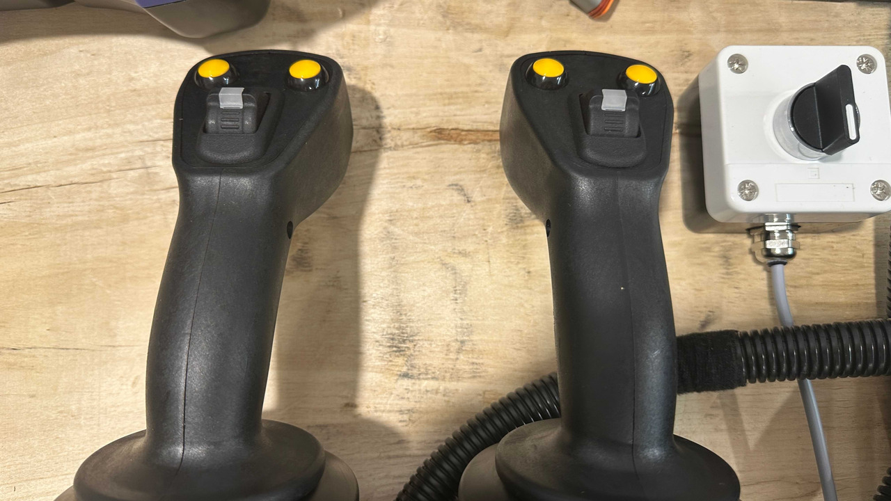 Control Set Radio Remote Scanreco RC400 and JP Joysticks PWM for Nordhydraulic, Kubota, Parker - Metsandusseadmed: pilt 5 Control Set Radio Remote Scanreco RC400 and JP Joysticks PWM for Nordhydraulic, Kubota, Parker - Metsandusseadmed: pilt 5