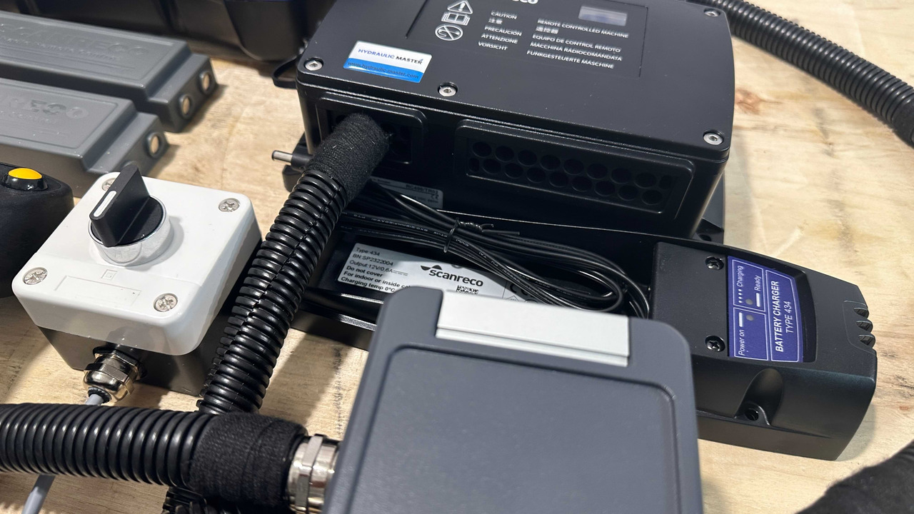 Metsandusseadmed Proportional Valve Walvoil DPX100 with Control Scanreco RC400 and JP Joysticks Danfoss for Parker, Nordhyraulic, Fassi, Hiab: pilt 18 Metsandusseadmed Proportional Valve Walvoil DPX100 with Control Scanreco RC400 and JP Joysticks Danfoss for Parker, Nordhyraulic, Fassi, Hiab: pilt 18