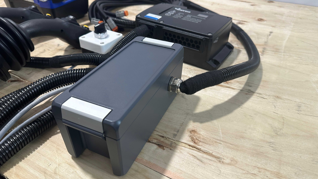 Metsandusseadmed Proportional Valve Walvoil DPX100 with Control Scanreco RC400 and JP Joysticks Danfoss for Parker, Nordhyraulic, Fassi, Hiab: pilt 6 Metsandusseadmed Proportional Valve Walvoil DPX100 with Control Scanreco RC400 and JP Joysticks Danfoss for Parker, Nordhyraulic, Fassi, Hiab: pilt 6