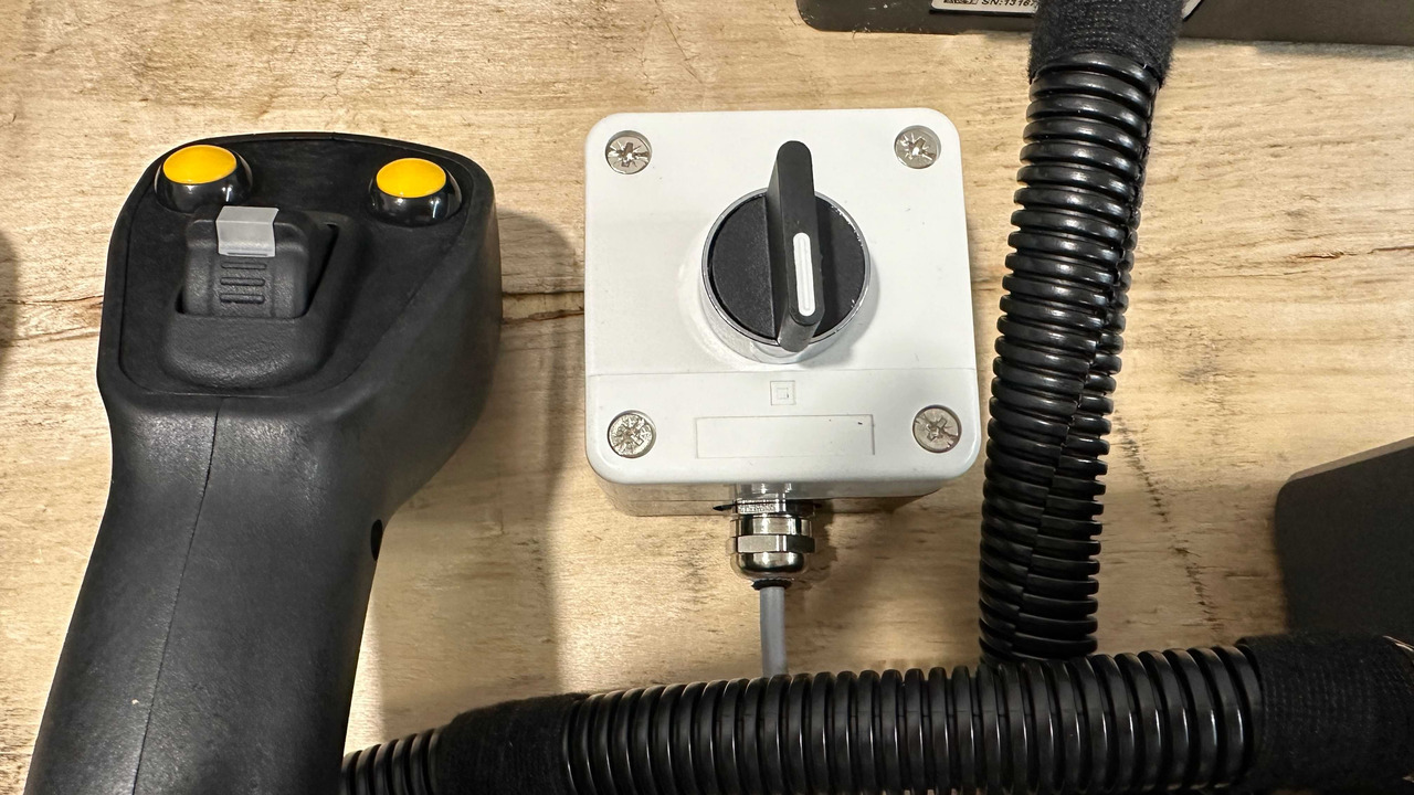 Metsandusseadmed Proportional Valve Walvoil DPX100 with Control Scanreco RC400 and JP Joysticks Danfoss for Parker, Nordhyraulic, Fassi, Hiab: pilt 16 Metsandusseadmed Proportional Valve Walvoil DPX100 with Control Scanreco RC400 and JP Joysticks Danfoss for Parker, Nordhyraulic, Fassi, Hiab: pilt 16