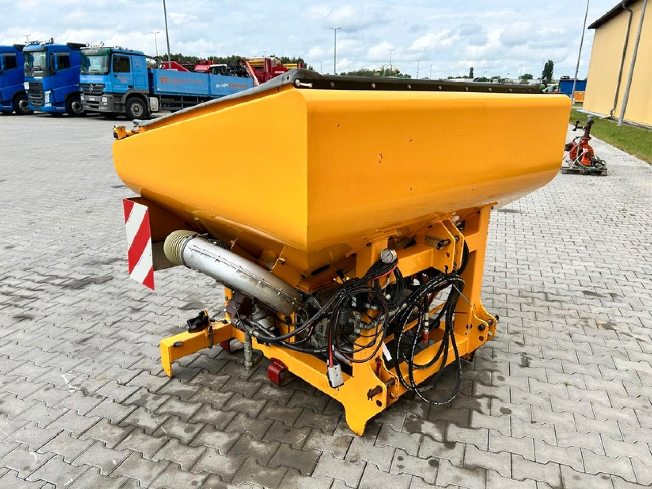 AGRISEM DSF 1600 FRONTTANK - Väetiselaoturid: pilt 3 AGRISEM DSF 1600 FRONTTANK - Väetiselaoturid: pilt 3