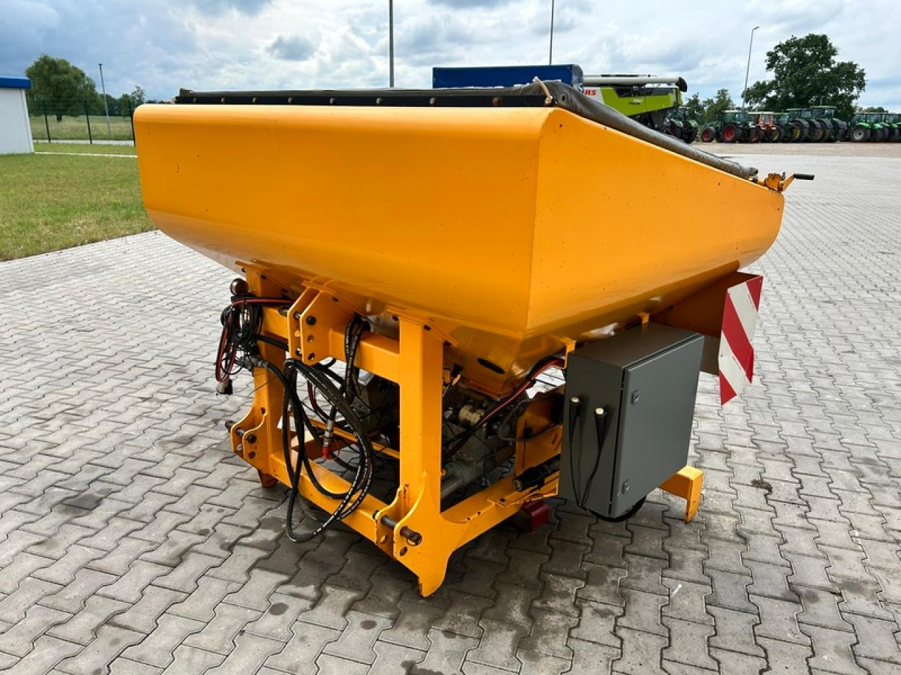 AGRISEM DSF 1600 FRONTTANK - Väetiselaoturid: pilt 4 AGRISEM DSF 1600 FRONTTANK - Väetiselaoturid: pilt 4