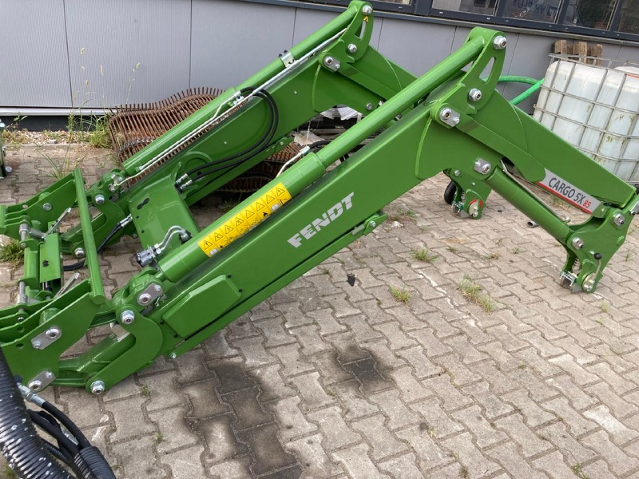 Fendt FRONTLADER CARGO 5X85 - Esilaadur traktorile: pilt 1 Fendt FRONTLADER CARGO 5X85 - Esilaadur traktorile: pilt 1