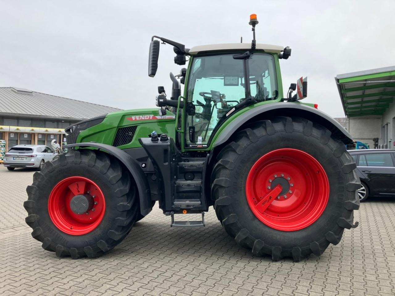 Fendt VARIO 720 - Traktor: pilt 2 Fendt VARIO 720 - Traktor: pilt 2