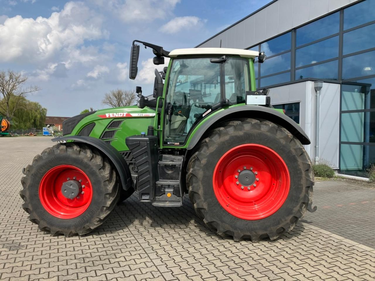 Fendt VARIO 724 GEN 6 PROFI PLUS SET 2 - Traktor: pilt 2 Fendt VARIO 724 GEN 6 PROFI PLUS SET 2 - Traktor: pilt 2