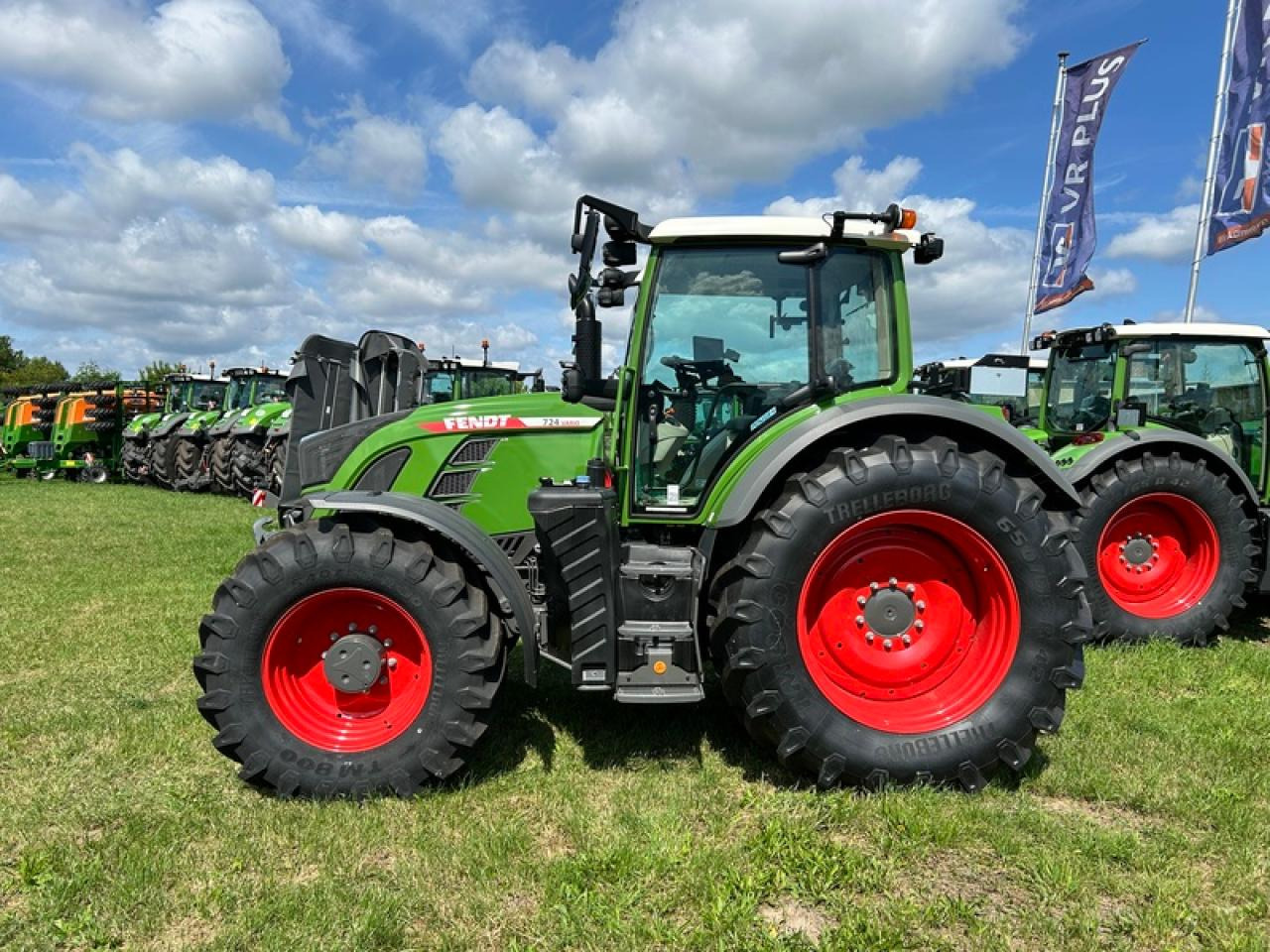 Fendt VARIO 724 GEN 6 PROFI+ SETTING 2 - Traktor: pilt 2 Fendt VARIO 724 GEN 6 PROFI+ SETTING 2 - Traktor: pilt 2