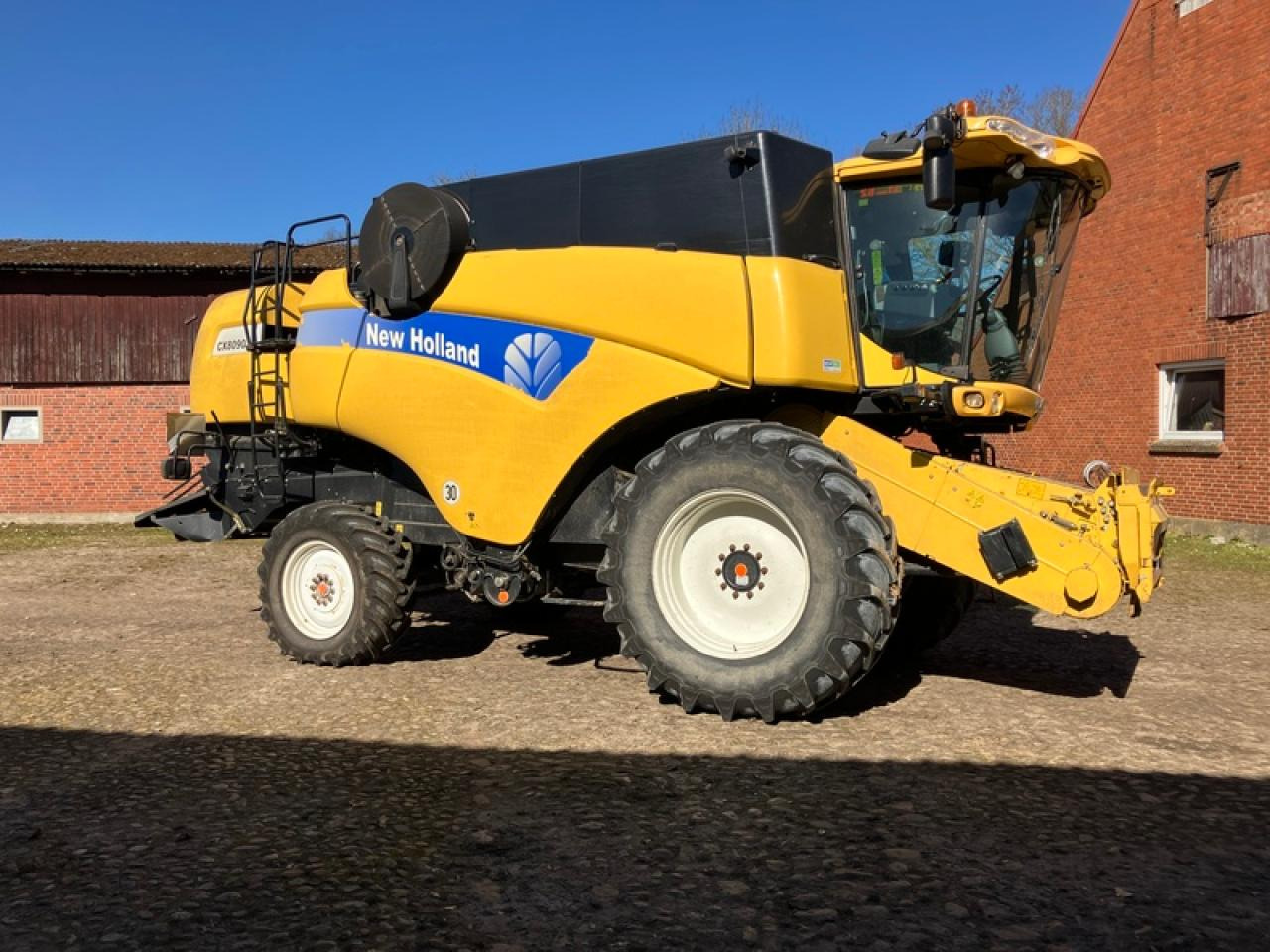 New Holland CX 8090 ALLRAD SIEBKASTENAUSGLEICH - Kombain: pilt 1 New Holland CX 8090 ALLRAD SIEBKASTENAUSGLEICH - Kombain: pilt 1
