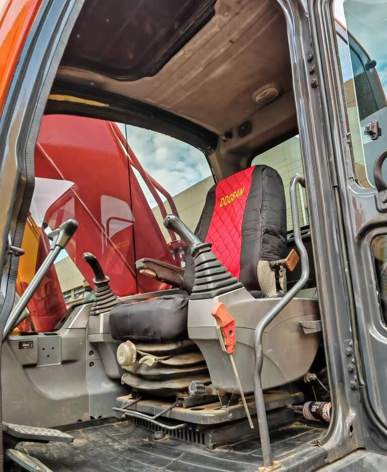 Doosan DX300LC - Lintekskavaator: pilt 3 Doosan DX300LC - Lintekskavaator: pilt 3