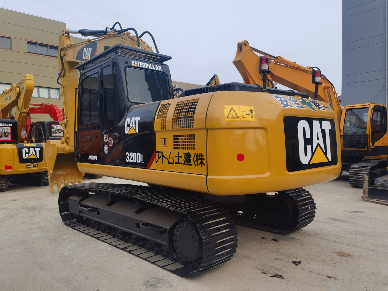 CAT 320DL Excavator - Lintekskavaator: pilt 2 CAT 320DL Excavator - Lintekskavaator: pilt 2