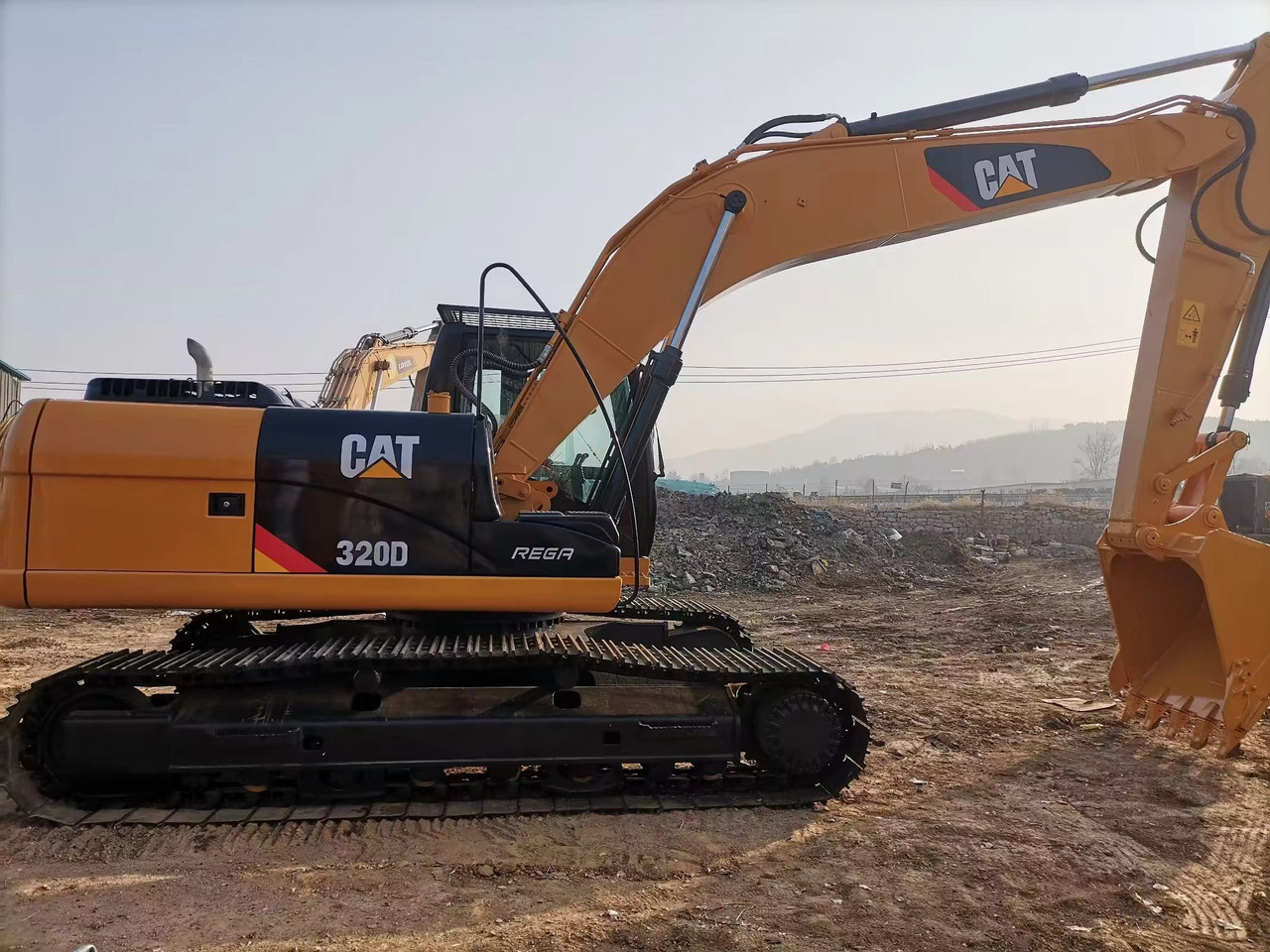 CAT 320DL used excavator - Lintekskavaator: pilt 4 CAT 320DL used excavator - Lintekskavaator: pilt 4