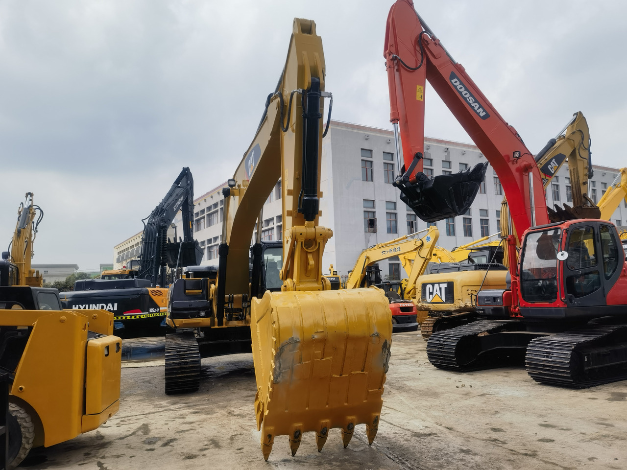 CAT 330D2L Excavator - Lintekskavaator: pilt 4 CAT 330D2L Excavator - Lintekskavaator: pilt 4