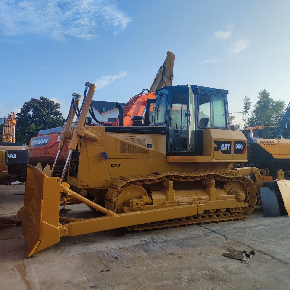 CAT D6G Bulldozer - Buldooser: pilt 1 CAT D6G Bulldozer - Buldooser: pilt 1