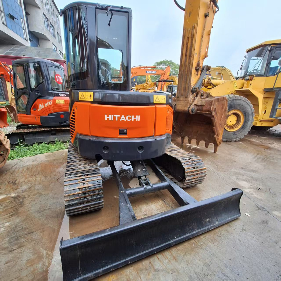 Hitachi ZX50 Excavator - Lintekskavaator: pilt 1 Hitachi ZX50 Excavator - Lintekskavaator: pilt 1