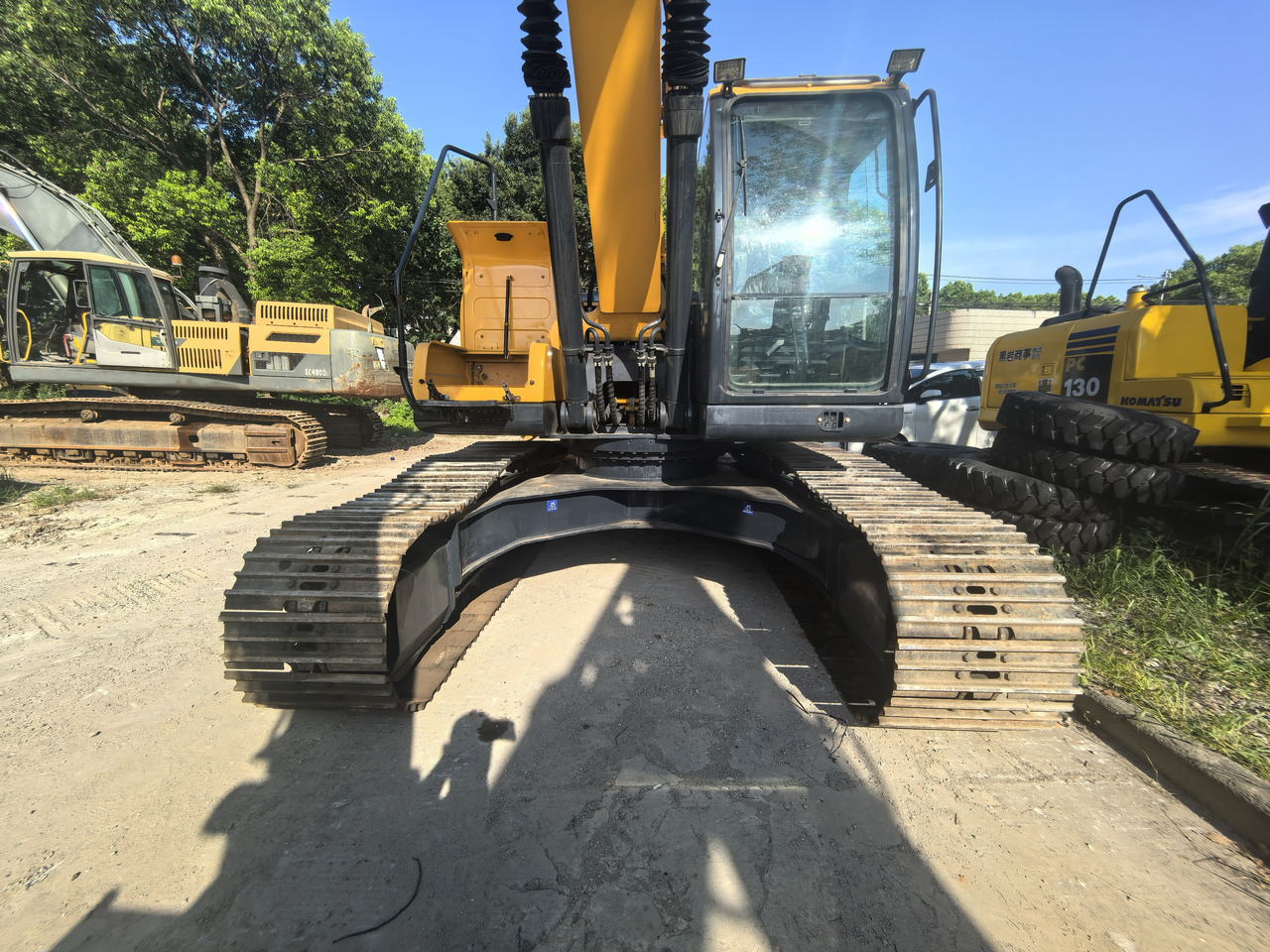 Hyundai 220lc-9s   excavator - Ratastel ekskavaator: pilt 5 Hyundai 220lc-9s   excavator - Ratastel ekskavaator: pilt 5