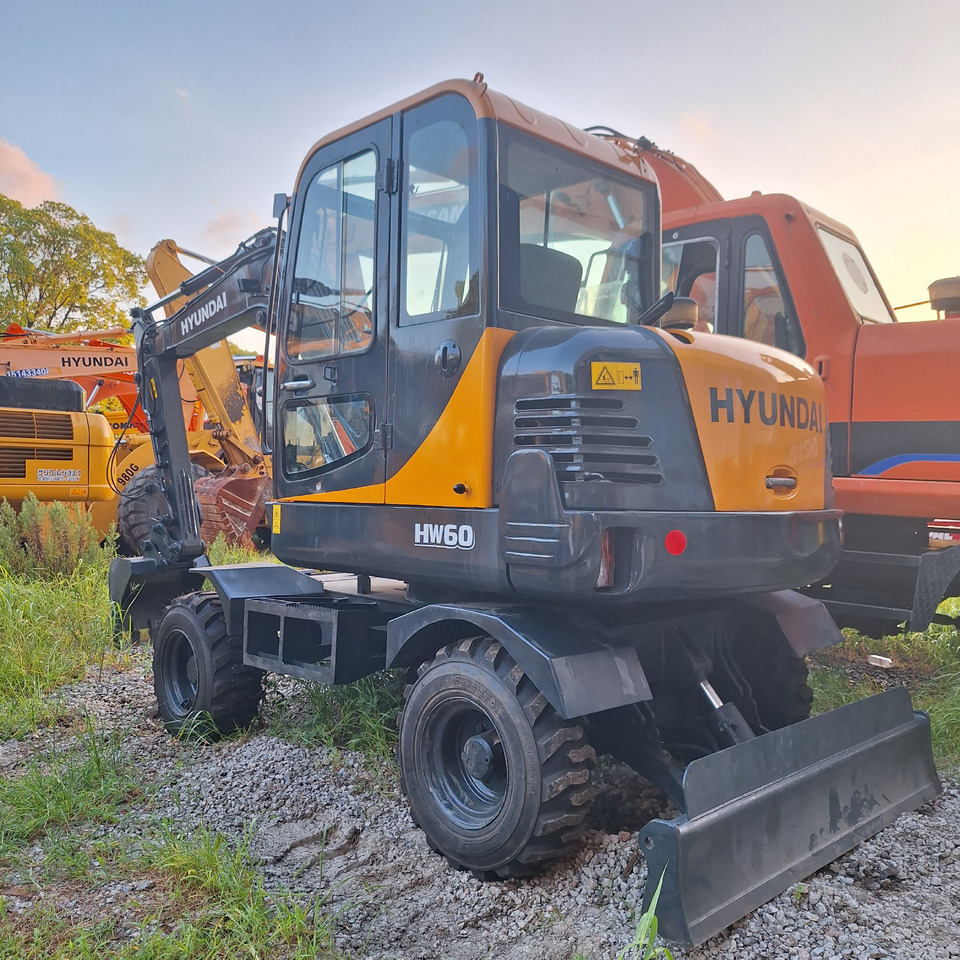 Hyundai 60vs excavator - Ratastel ekskavaator: pilt 4 Hyundai 60vs excavator - Ratastel ekskavaator: pilt 4