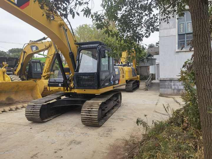 Japanese Used CAT 320 Excavator Caterpillar 20 Ton Earth-moving Machinery Cheap Used CAT320D CAT320D2 Excavator for Sale - Ekskavaator: pilt 4 Japanese Used CAT 320 Excavator Caterpillar 20 Ton Earth-moving Machinery Cheap Used CAT320D CAT320D2 Excavator for Sale - Ekskavaator: pilt 4