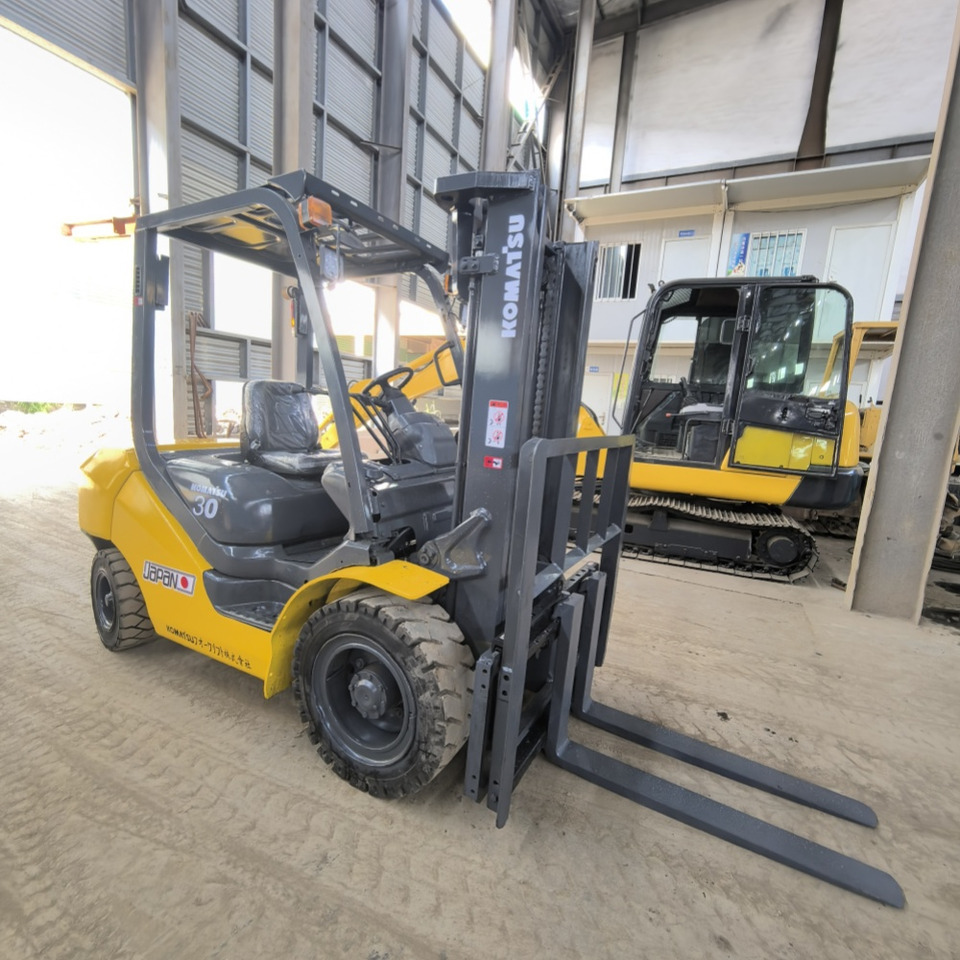 Komatsu FD30 Forklift - Diiseltõstuk: pilt 3 Komatsu FD30 Forklift - Diiseltõstuk: pilt 3