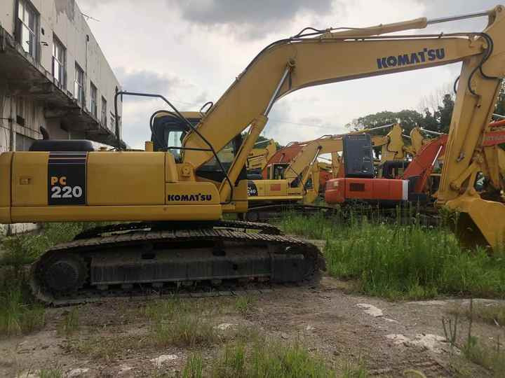 Komatsu PC220-7 - Lintekskavaator: pilt 2 Komatsu PC220-7 - Lintekskavaator: pilt 2