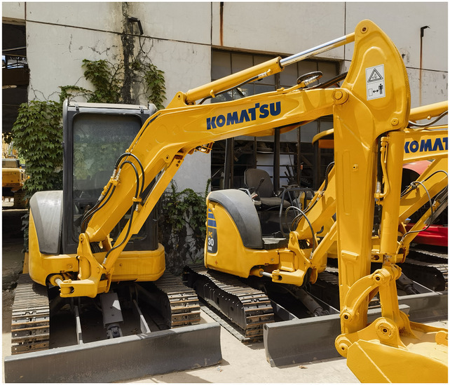 Komatsu PC35MR-3 excavator - Lintekskavaator: pilt 2 Komatsu PC35MR-3 excavator - Lintekskavaator: pilt 2
