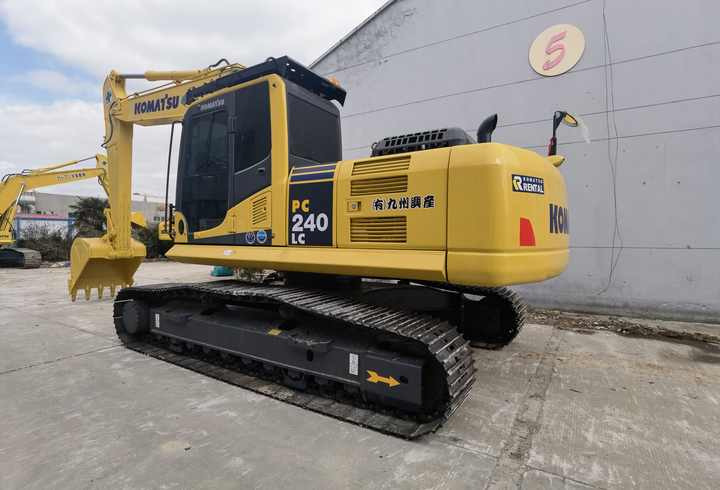 Original Japan pc240 second hand excavator high quality used excavator Japan Komatsu PC240LC-8 for sale - Lintekskavaator: pilt 2 Original Japan pc240 second hand excavator high quality used excavator Japan Komatsu PC240LC-8 for sale - Lintekskavaator: pilt 2