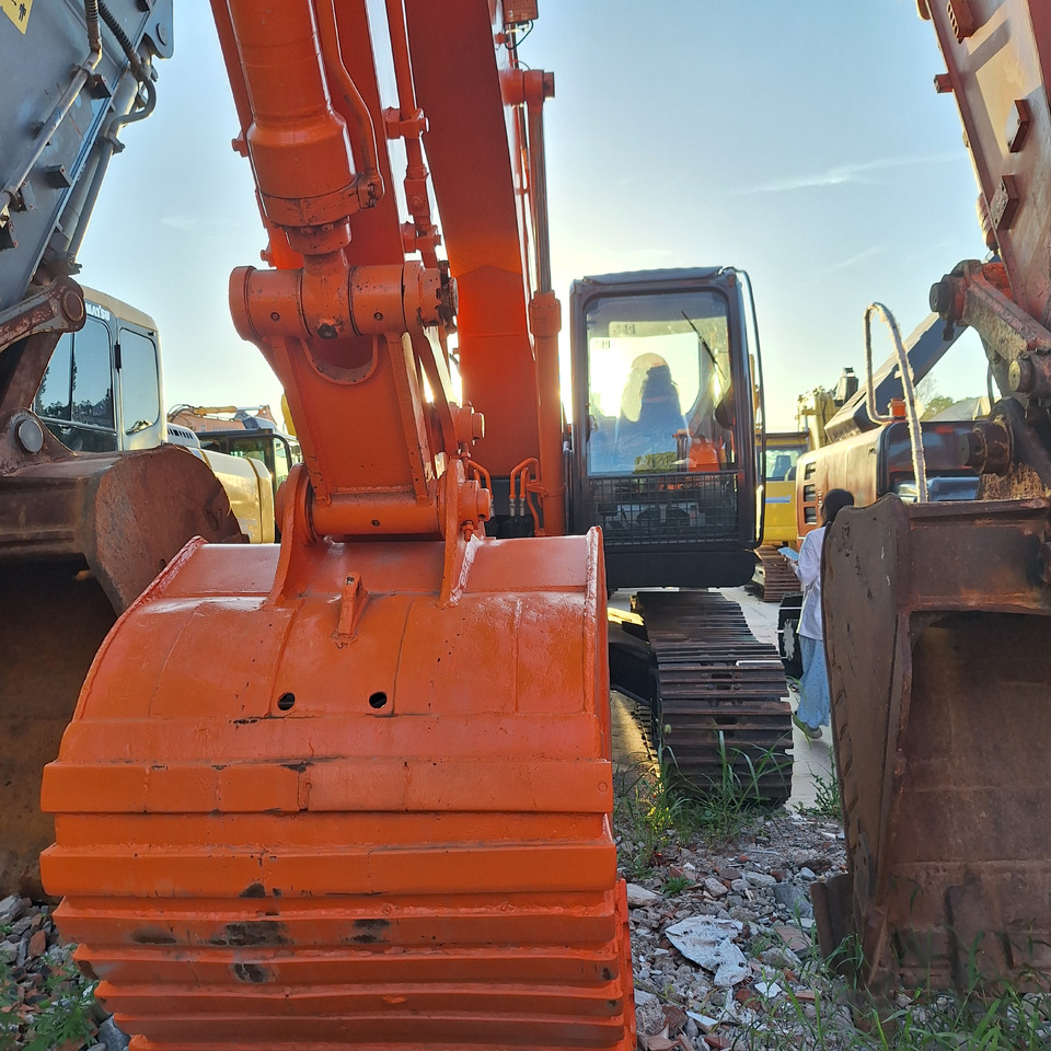 Second hand Hitachi ZX210 excavator - Ekskavaator: pilt 4 Second hand Hitachi ZX210 excavator - Ekskavaator: pilt 4