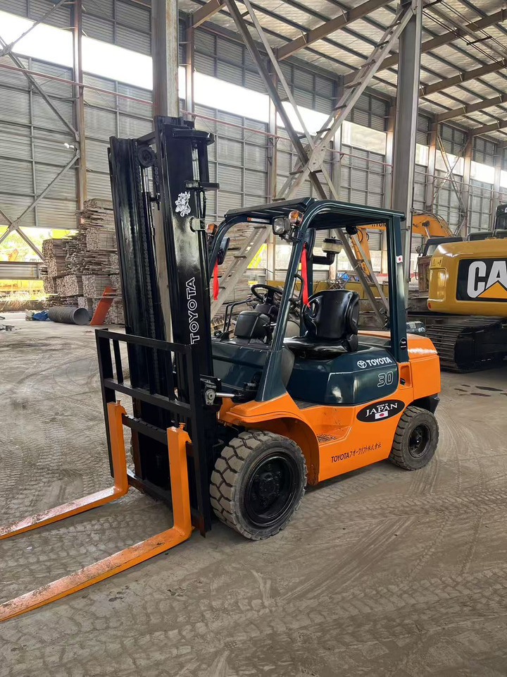 Toyota FD30 Forklift - Diiseltõstuk: pilt 2 Toyota FD30 Forklift - Diiseltõstuk: pilt 2
