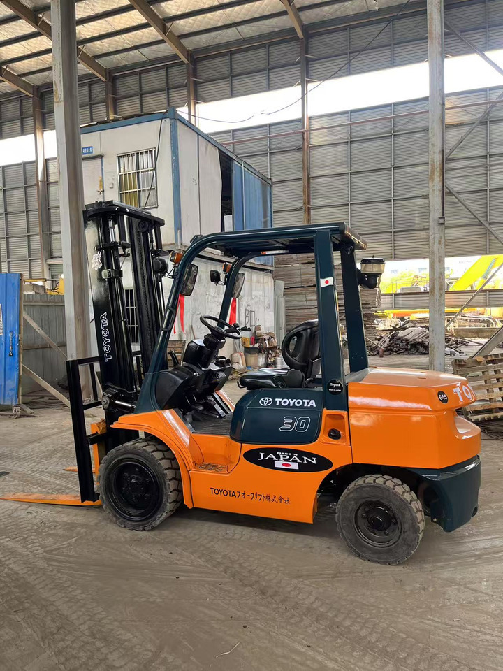 Toyota FD30 Forklift - Diiseltõstuk: pilt 3 Toyota FD30 Forklift - Diiseltõstuk: pilt 3
