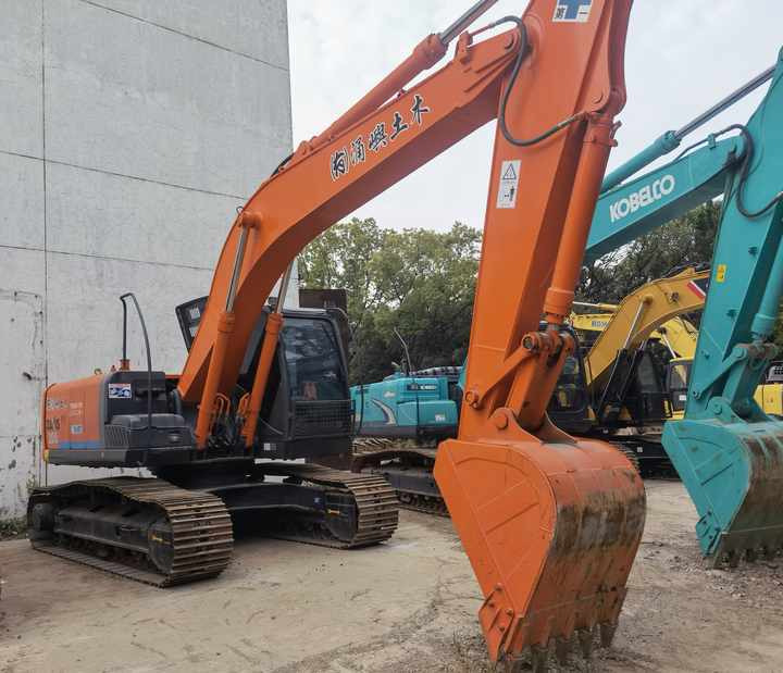 Used excavator Hitachi 20 ton original Japan Hitachi ZX200-3 ZX200-5G EX200-5 ZX240 Excavator FOR SALE - Ekskavaator: pilt 5 Used excavator Hitachi 20 ton original Japan Hitachi ZX200-3 ZX200-5G EX200-5 ZX240 Excavator FOR SALE - Ekskavaator: pilt 5