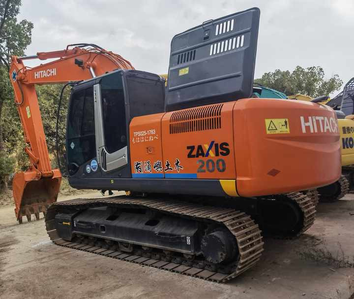 Used excavator Hitachi 20 ton original Japan Hitachi ZX200-3 ZX200-5G EX200-5 ZX240 Excavator FOR SALE - Ekskavaator: pilt 2 Used excavator Hitachi 20 ton original Japan Hitachi ZX200-3 ZX200-5G EX200-5 ZX240 Excavator FOR SALE - Ekskavaator: pilt 2