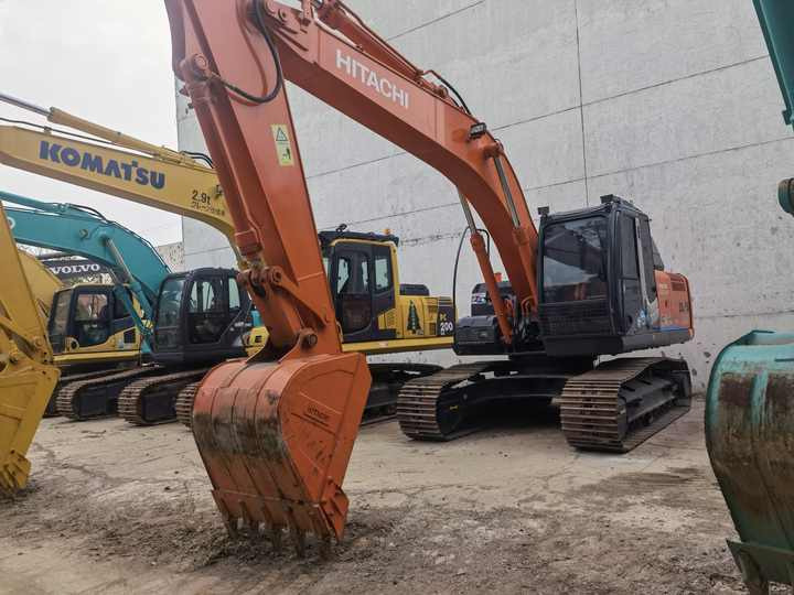 Used excavator Hitachi 20 ton original Japan Hitachi ZX200-3 ZX200-5G EX200-5 ZX240 Excavator FOR SALE - Ekskavaator: pilt 3 Used excavator Hitachi 20 ton original Japan Hitachi ZX200-3 ZX200-5G EX200-5 ZX240 Excavator FOR SALE - Ekskavaator: pilt 3