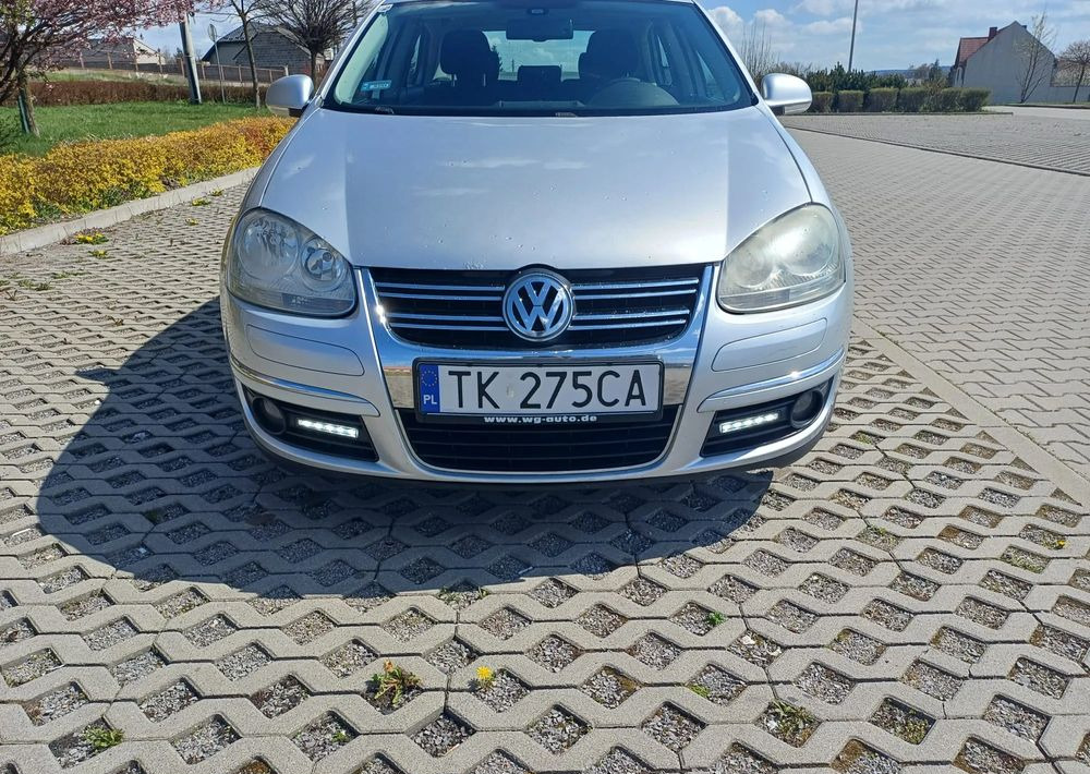 Volkswagen Jetta 2.0 TDI DPF Comfortline - Sedaan: pilt 2 Volkswagen Jetta 2.0 TDI DPF Comfortline - Sedaan: pilt 2