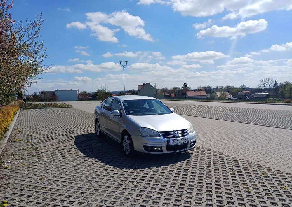 Volkswagen Jetta 2.0 TDI DPF Comfortline - Sedaan: pilt 5 Volkswagen Jetta 2.0 TDI DPF Comfortline - Sedaan: pilt 5
