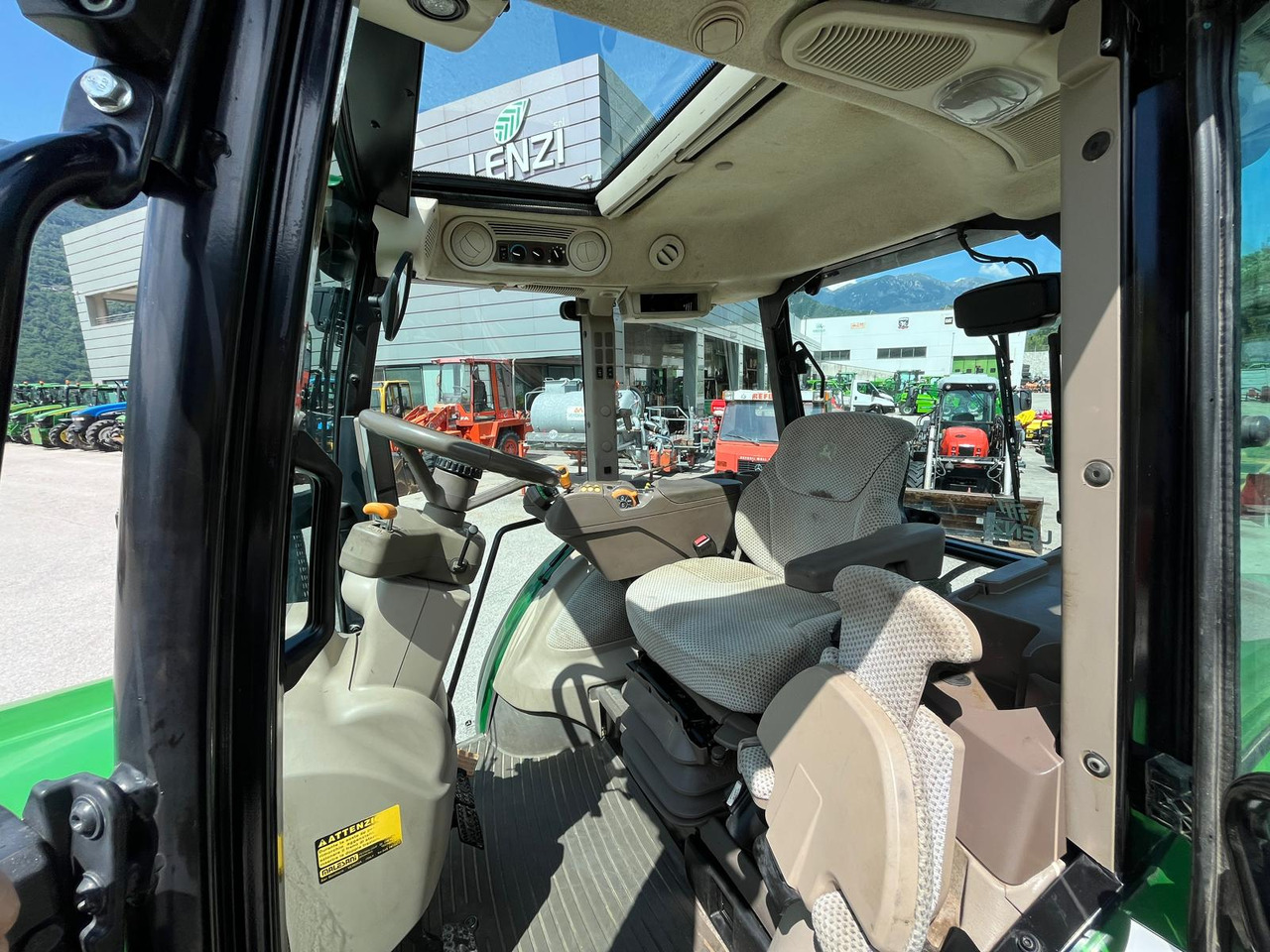 Traktor JOHN DEERE 5115R: pilt 13