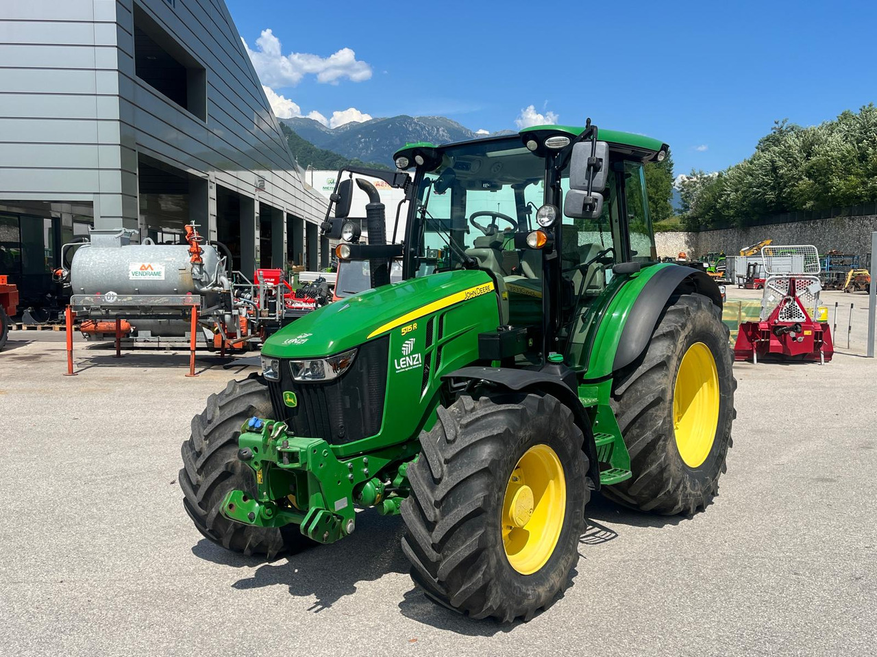 JOHN DEERE 5115R - Traktor: pilt 2 JOHN DEERE 5115R - Traktor: pilt 2
