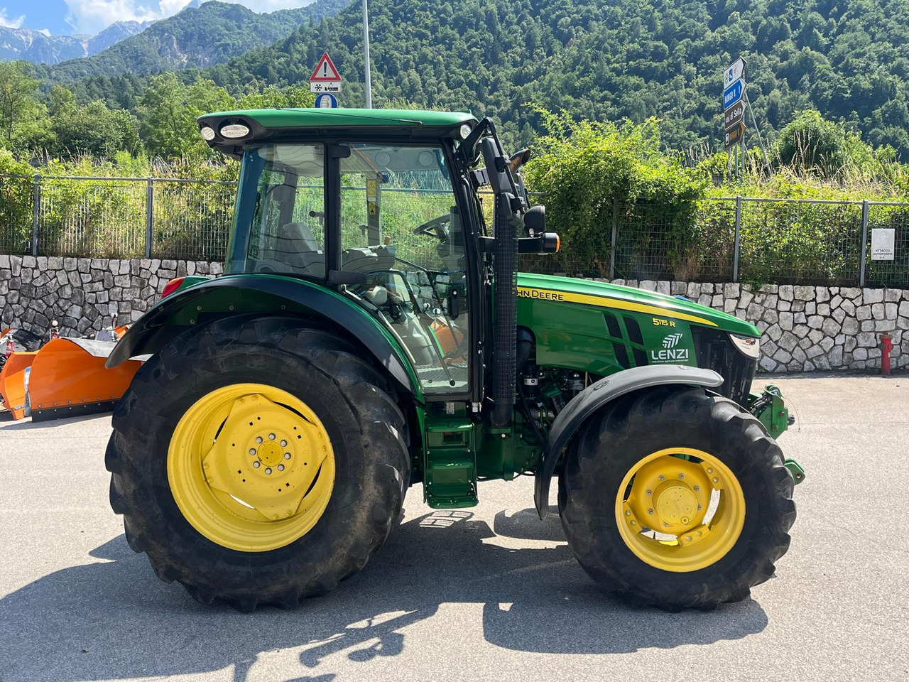 JOHN DEERE 5115R - Traktor: pilt 5 JOHN DEERE 5115R - Traktor: pilt 5