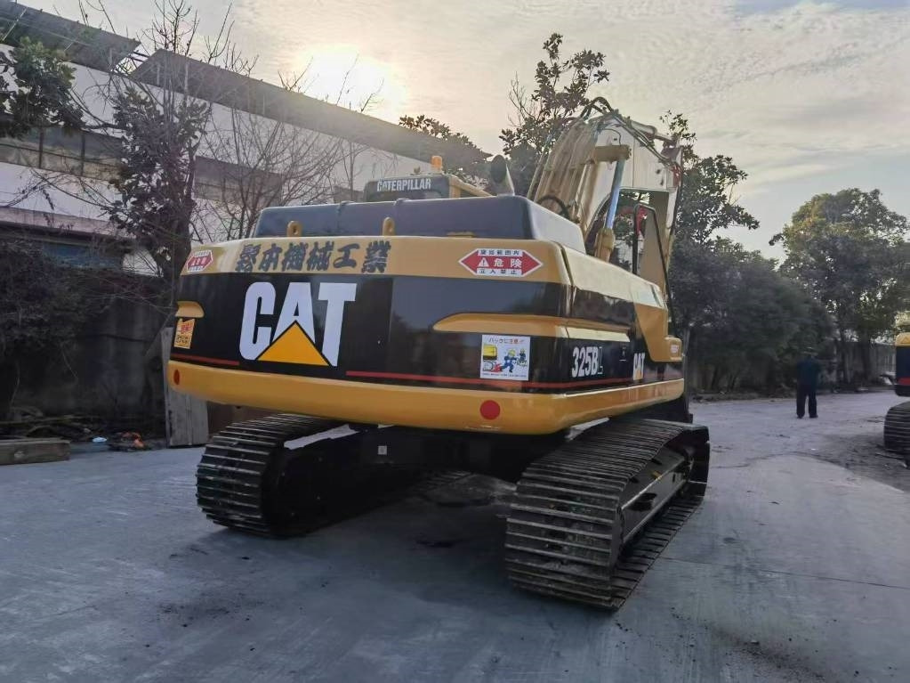 CAT CAT325B - Jäätme-/ Tööstuslik käitleja: pilt 2 CAT CAT325B - Jäätme-/ Tööstuslik käitleja: pilt 2