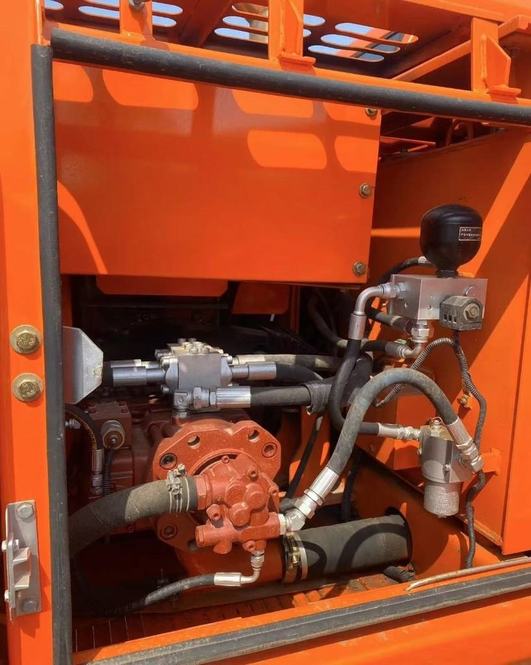 Doosan DH 150 - Lintekskavaator: pilt 3 Doosan DH 150 - Lintekskavaator: pilt 3