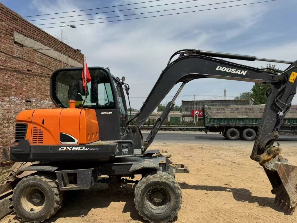 Doosan DX 60 - Lintekskavaator: pilt 3 Doosan DX 60 - Lintekskavaator: pilt 3