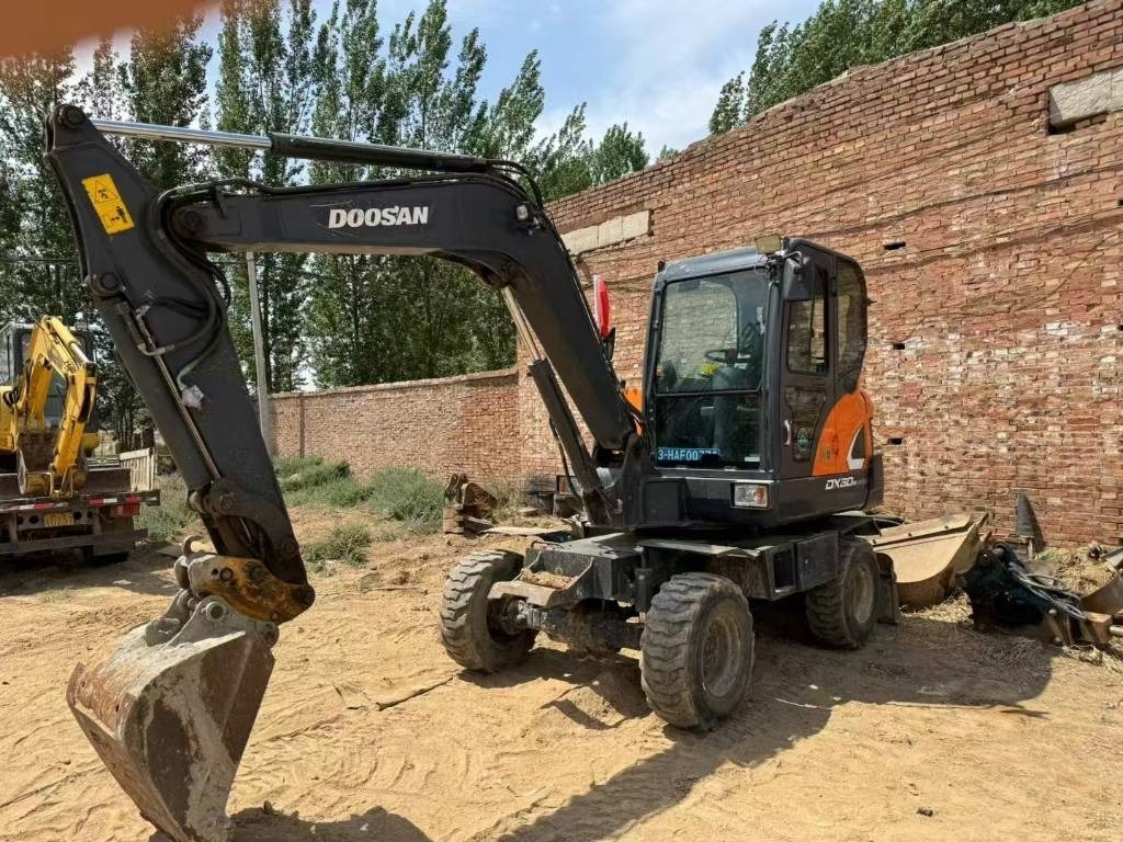 Miniekskavaator Doosan DX 60: pilt 9