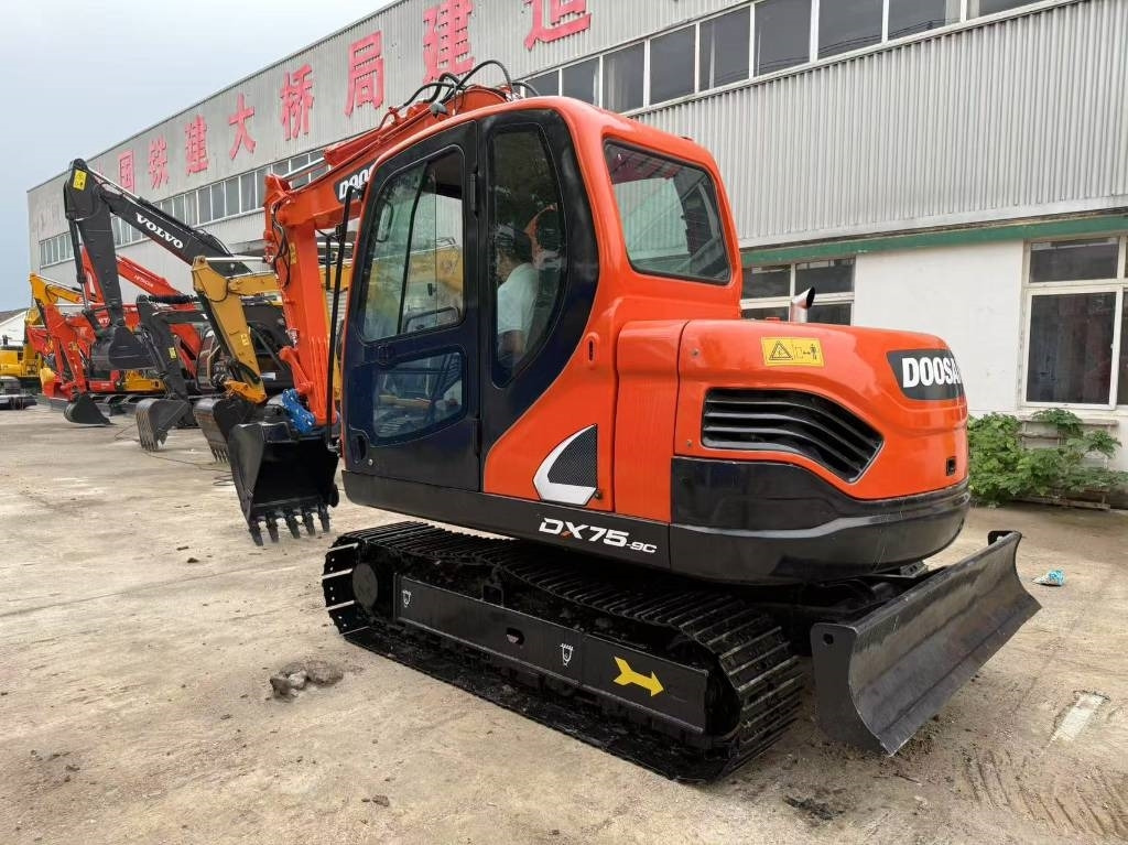 Doosan DX 75 - Lintekskavaator: pilt 1 Doosan DX 75 - Lintekskavaator: pilt 1