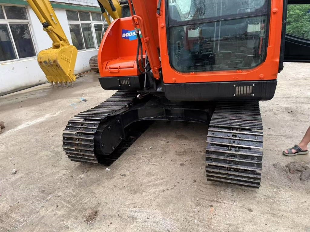 Lintekskavaator Doosan DX 75: pilt 8