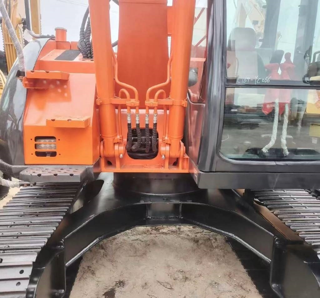 Hitachi 135US - Lintekskavaator: pilt 5 Hitachi 135US - Lintekskavaator: pilt 5