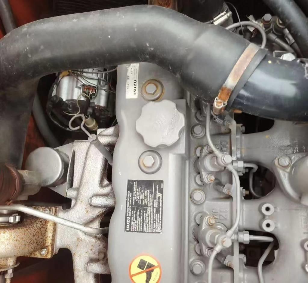 Hitachi 135US - Lintekskavaator: pilt 2 Hitachi 135US - Lintekskavaator: pilt 2