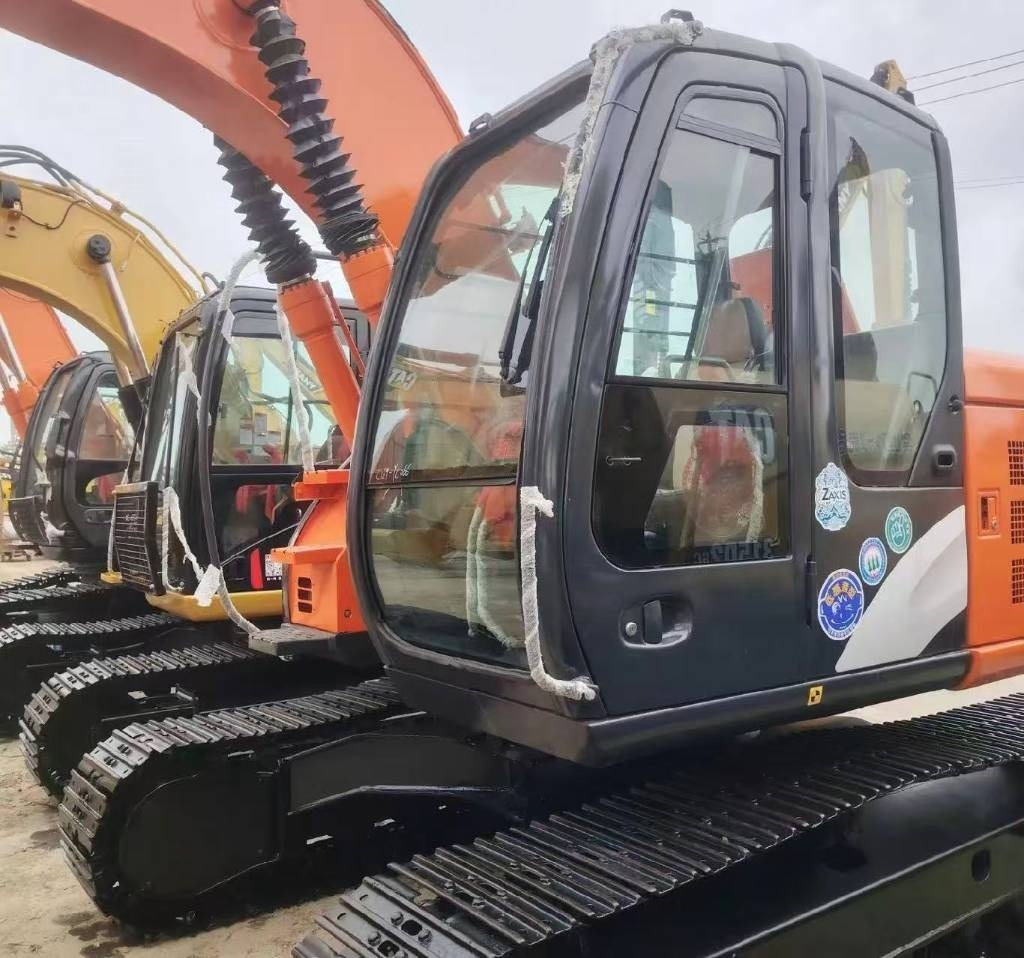 Hitachi 135US - Lintekskavaator: pilt 4 Hitachi 135US - Lintekskavaator: pilt 4
