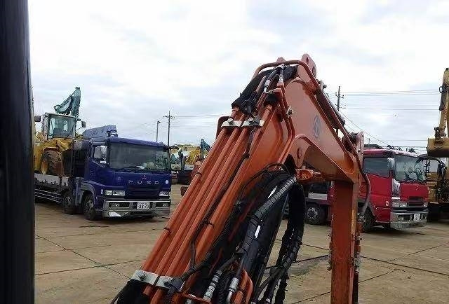 Hitachi 30 - Miniekskavaator: pilt 2 Hitachi 30 - Miniekskavaator: pilt 2