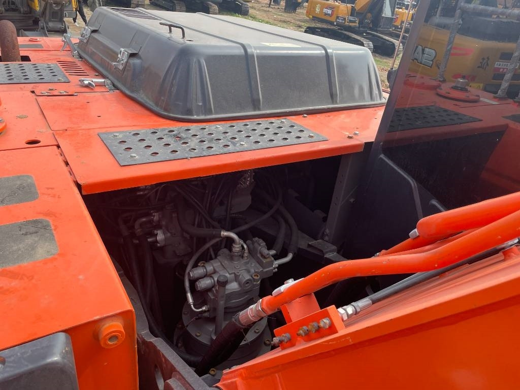 Hitachi ZX 240 - Lintekskavaator: pilt 2 Hitachi ZX 240 - Lintekskavaator: pilt 2