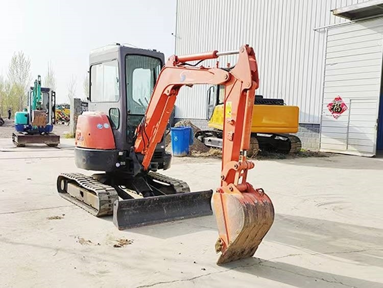 Miniekskavaator Hitachi ZX 30: pilt 1