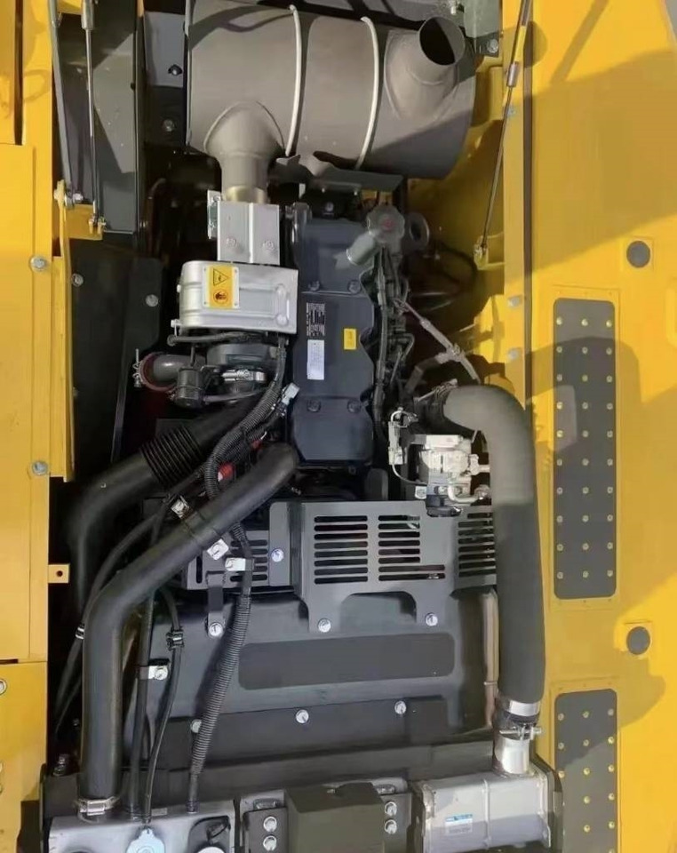 Komatsu PC 200-8 - Lintekskavaator: pilt 2 Komatsu PC 200-8 - Lintekskavaator: pilt 2