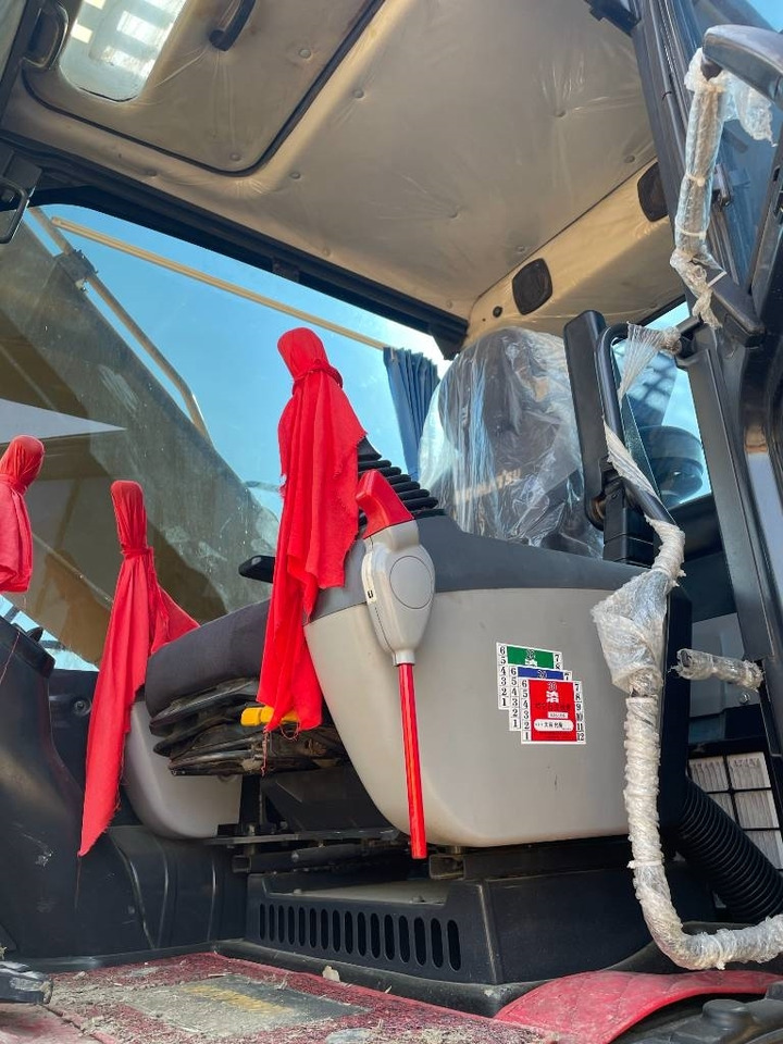 Komatsu PC 210-8 - Lintekskavaator: pilt 2 Komatsu PC 210-8 - Lintekskavaator: pilt 2